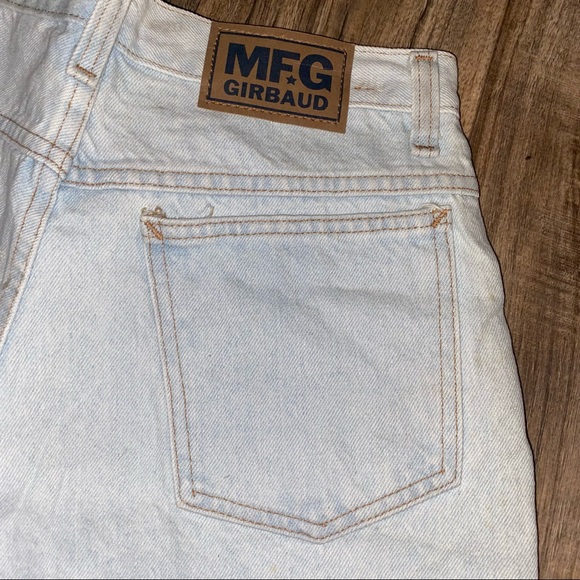 Vintage Marithe Francois Girbaud denim shorts in light blue wash, deadstock - Picture 5 of 10